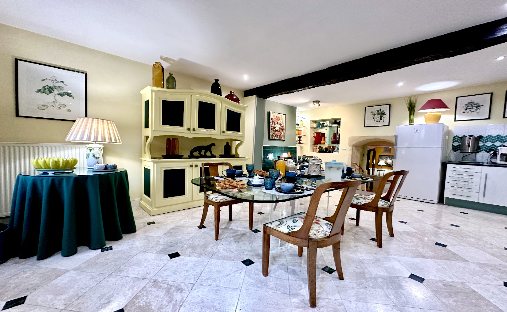 The breakfast area - Click to access the YouTube video